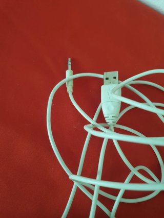Altavoces PC Negros y Blancos