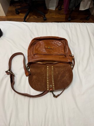 Borsa Campomaggi in pelle marrone con dettagli dorati
