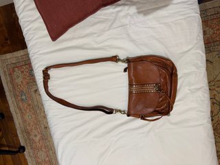 Borsa Campomaggi in pelle marrone con dettagli dorati