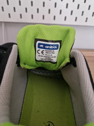 Zapatos de seguridad Diadora negros y verdes