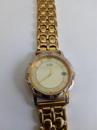 Reloj Citizen Quartz Dorado Unisex