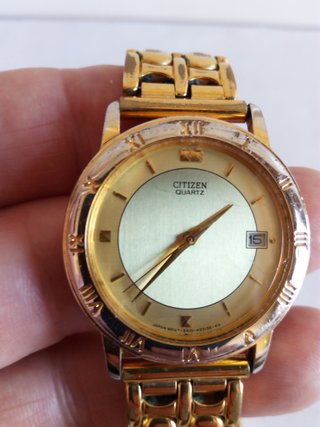 Reloj Citizen Quartz Dorado Unisex