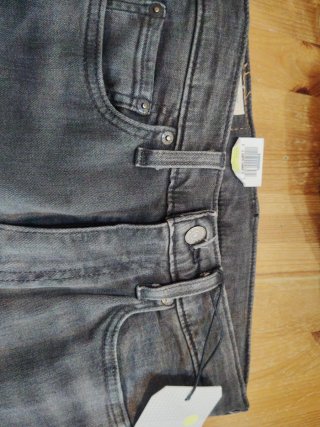 Levi's 501 Skinny Taper W28 L32 Gris