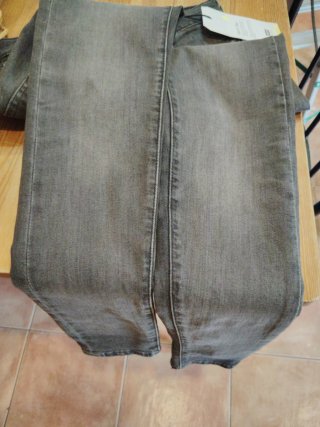 Levi's 501 Skinny Taper W28 L32 Gris