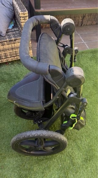 Urge, Carrito Hauck con capazo (ruedas de bici)