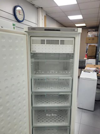☆CONGELADOR VERTICAL MARCA SIEMENS NOFROST☆