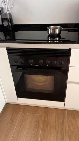 Conjunto Placa vitrocerámica y horno Zanussi