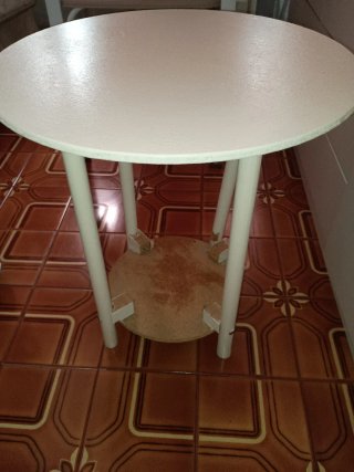 Mesita redonda blanca 49x57