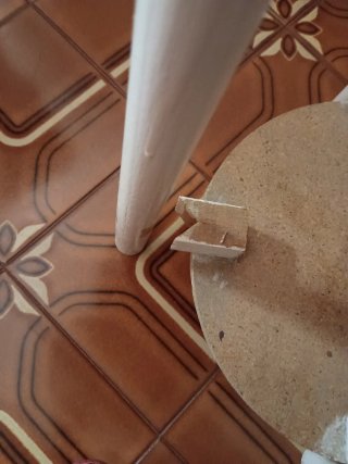 Mesita redonda blanca 49x57