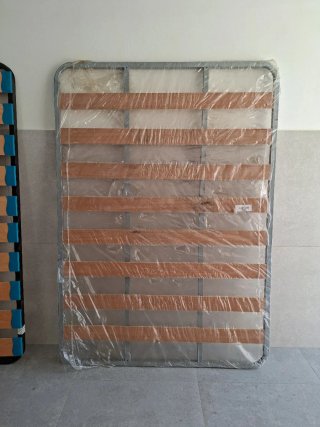 Lote de 3 somieres metálicos y de madera