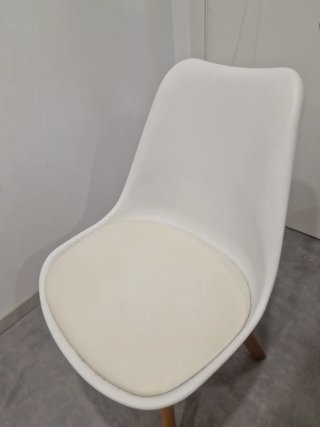 Silla nórdica blanca asiento cojín madera