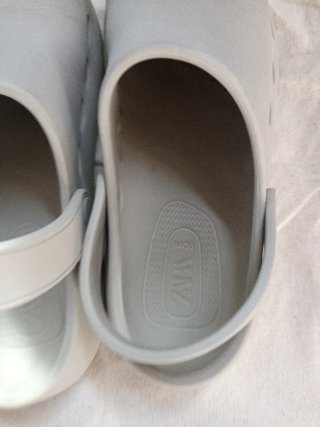 Zuecos Zara Goma