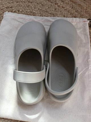 Zuecos Zara Goma
