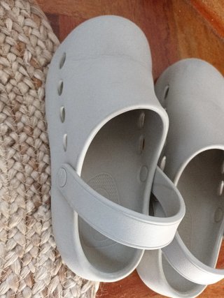 Zuecos Zara Goma