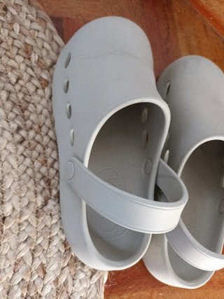 Zuecos Zara Goma
