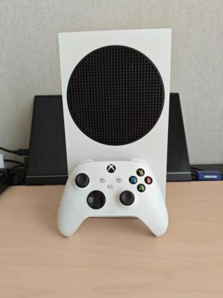 Xbox Series S Blanca + Mando y Cables