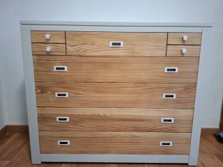 Cómoda 5 cajones madera y blanco