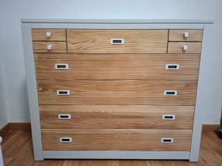 Cómoda 5 cajones madera y blanco