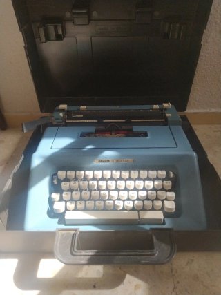 Máquina de escribir Olivetti Studio 46