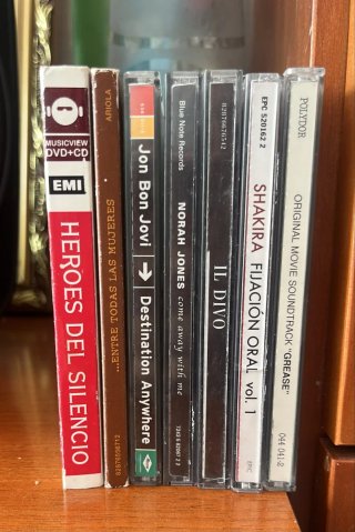 CDs Varios Artistas: Jon Bon Jovi, Shakira, Il Div