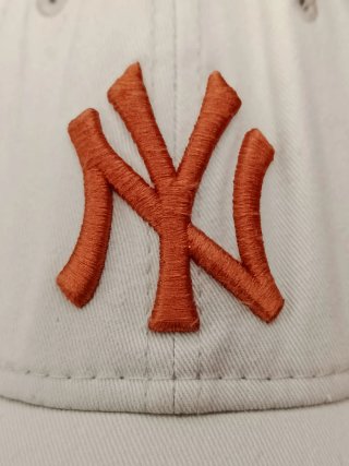 Gorra New Era Yankees Beige/Blanco