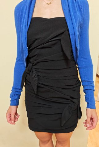Vestido negro fiesta con lazos