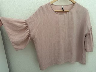 Camisa rosa palo manga acampanada
