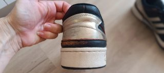 Zapatillas Adidas Negras y Doradas Talla 44