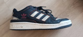 Zapatillas Adidas Negras y Doradas Talla 44