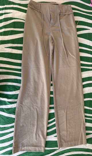 Traje pantalón y chaleco beige