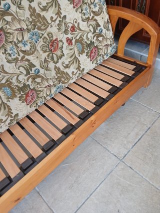 Sofá cama de madera
