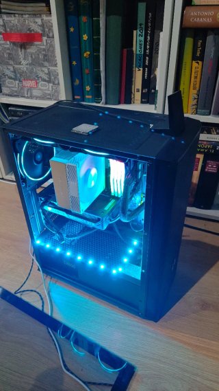 PC da gaming Ryzen 7 5800X + RTX 5060