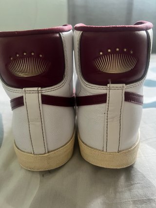 Zapatillas Nike Blancas y Burdeos