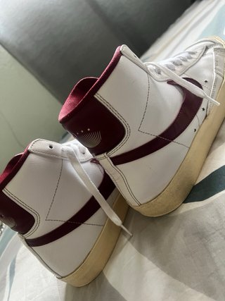 Zapatillas Nike Blancas y Burdeos