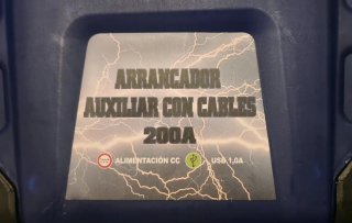 Arrancador Auxiliar con Cables 200A