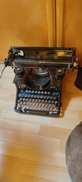 Máquina de escribir Hispano Olivetti M40