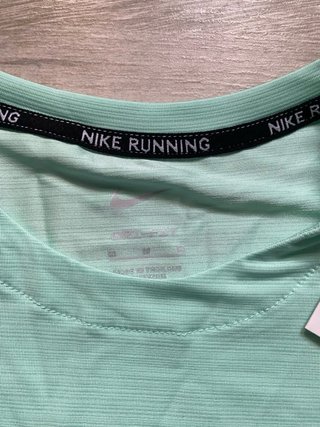 Conjunto Nike Running Camiseta y Pantalón Corto
