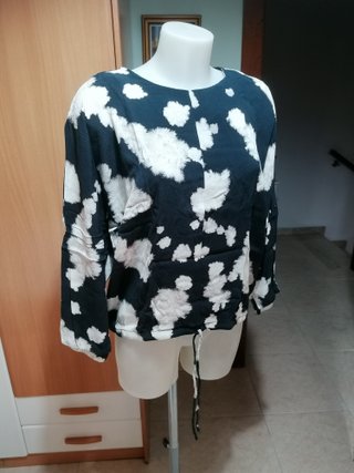 Variedad de prendas a buenos precios + regalo