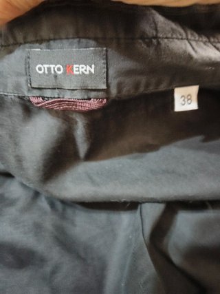Camicia nera con ruches