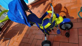 Triciclo Juguettos Azul y Amarillo COMO NUEVO