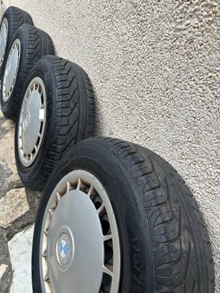 Llantas BMW E30 Originales con Neumáticos