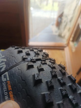 Cubierta Continental Cross King 27.5x2.2