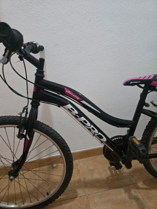 Bicicleta niña negra y rosa