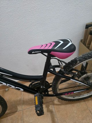 Bicicleta niña negra y rosa