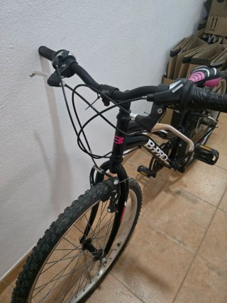 Bicicleta niña negra y rosa