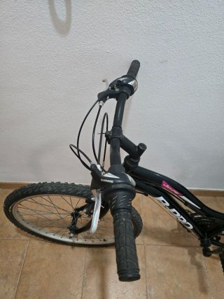 Bicicleta niña negra y rosa