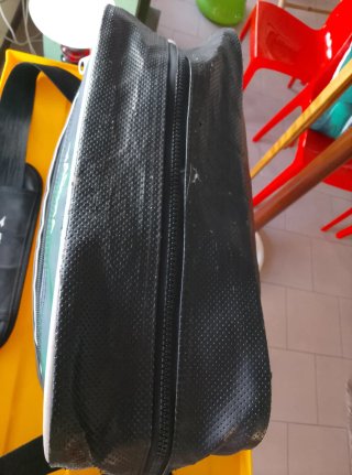 Borsa Diadora vintage nera e gialla