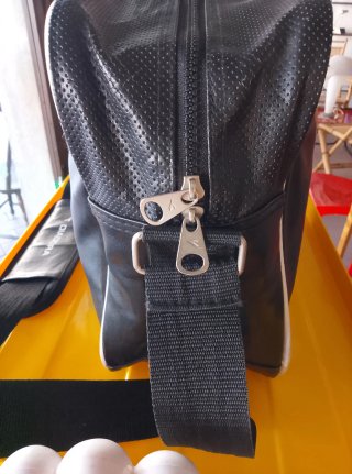 Borsa Diadora vintage nera e gialla