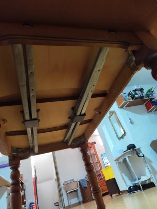 Mesa de comedor grande de madera y cristal
