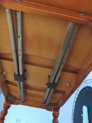 Mesa de comedor grande de madera y cristal